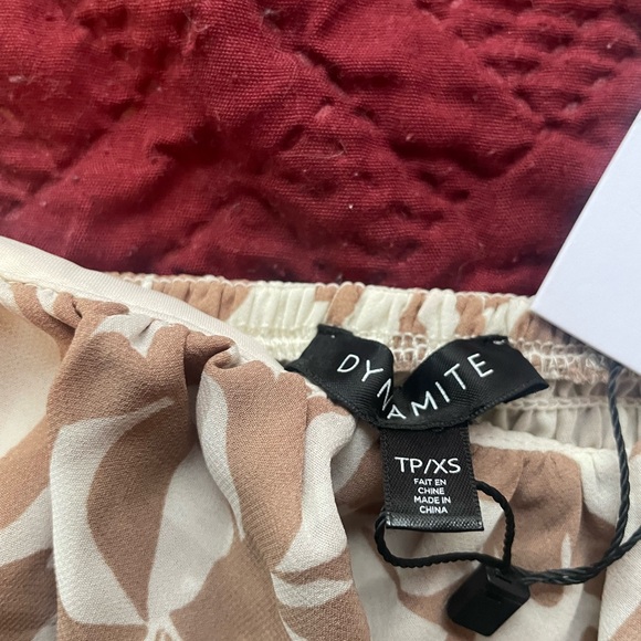 Dynamite Leaf Print Crop Top - Picture 2 of 2